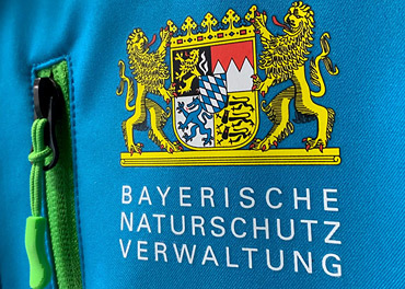 Bayerisches Staatswappen und Schriftzug der Bayerischen Naturschutzverwaltung